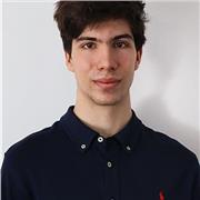 Un chico joven y extrovertido con unos estudios sólidos e internacionales.
